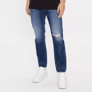 Tommy Hilfiger Men’s Worn-Out Jeans: Style & Fit Tips